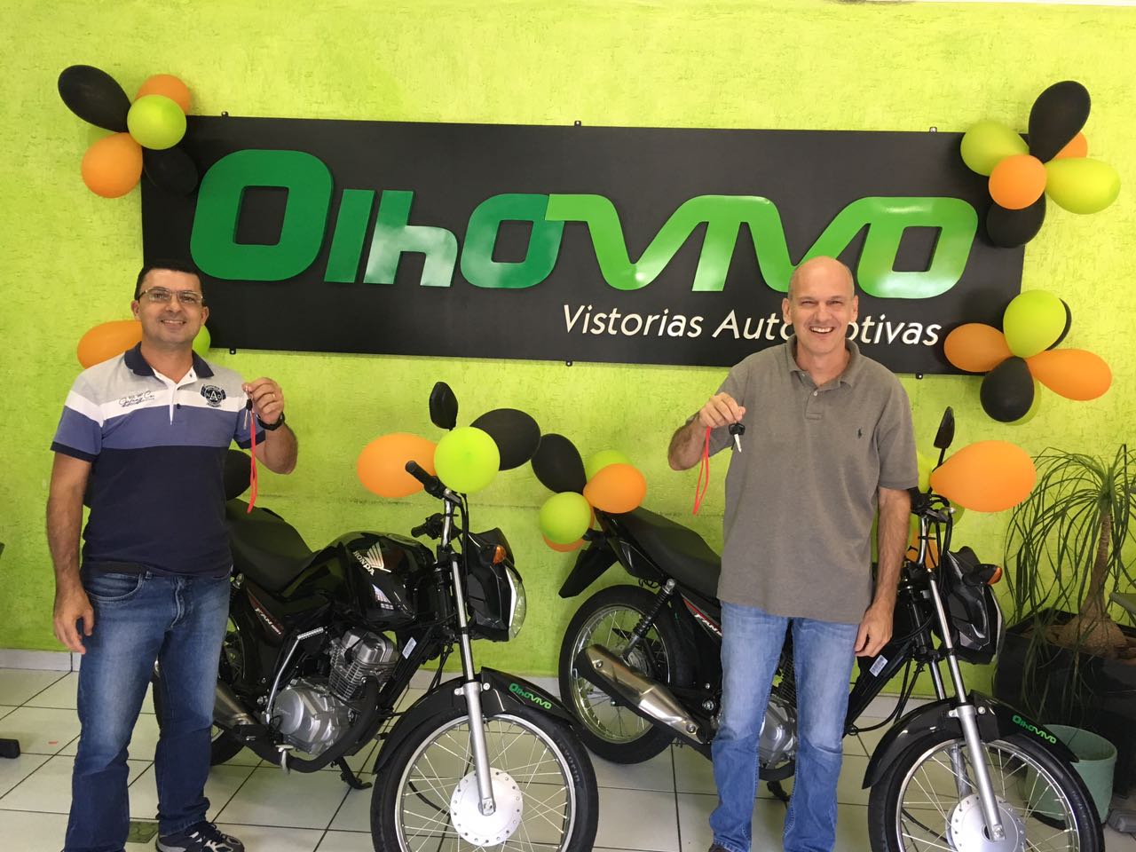 Olho Vivo Vistorias entrega prêmio da promoção Vistoria Premiada 