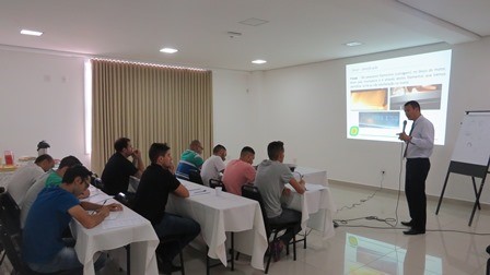 Treinamento para novos franqueados e colaboradores